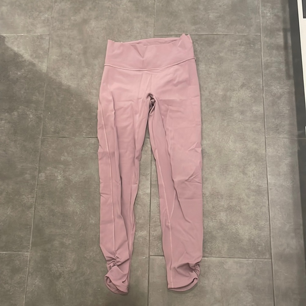 Mauve Lululemon leggings. Size 6. Luxtreme